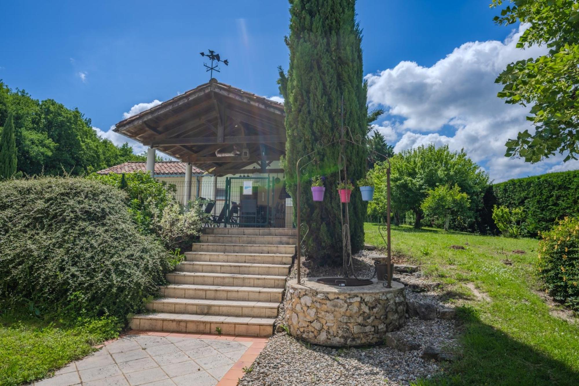 Gites La Bakenia Villeneuve-sur-Lot Exterior photo
