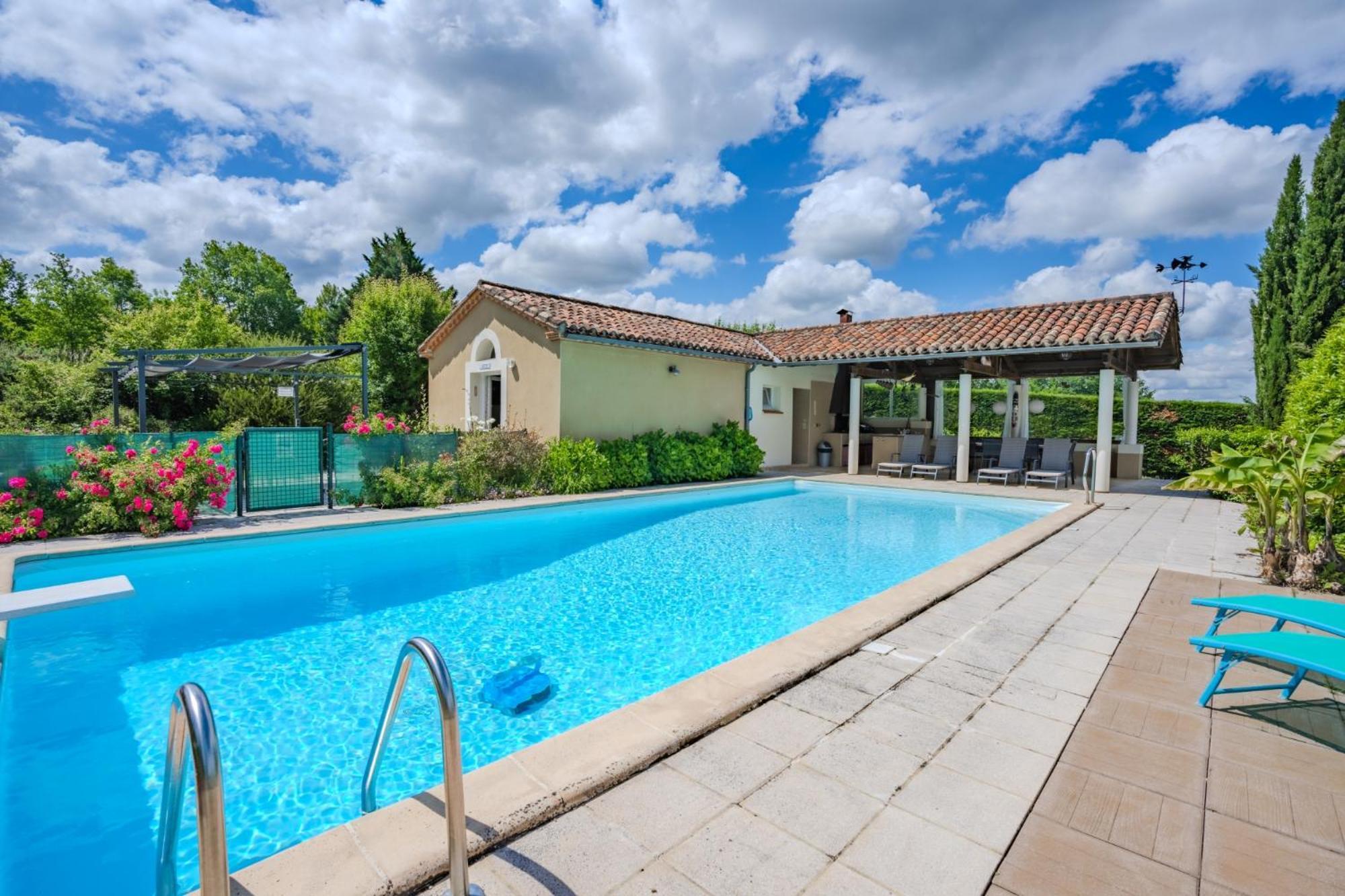 Gites La Bakenia Villeneuve-sur-Lot Exterior photo